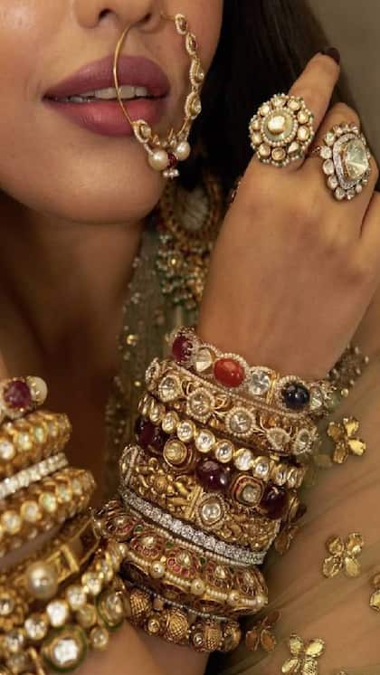 ట్రెడిషనల్ అండ్ ఫ్యాషన్ లుక్