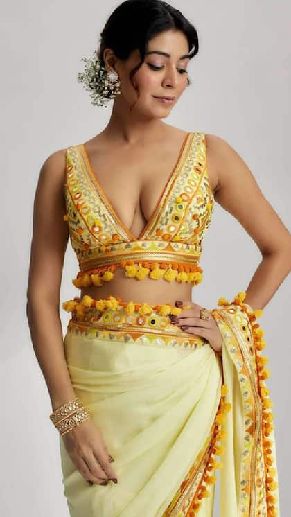 కాటన్ చీరల కోసం అందమైన బ్లౌజ్ డిజైన్లు.. ఓ లుక్ వేయండి
