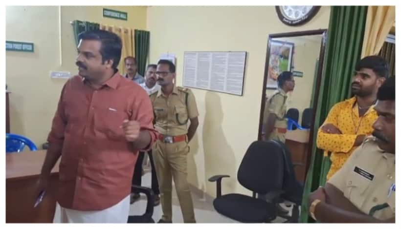 'പലർക്കും എന്റെ ശബ്ദമാണ് പ്രശ്നം, അനീതിക്കെതിരെ അതുയരും'; എംഎല്‍എ ജനീഷ് കുമാര്‍