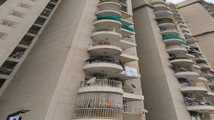 पुणे की दर्दनाक घटना के बाद नोएडा में मचा हड़कंप