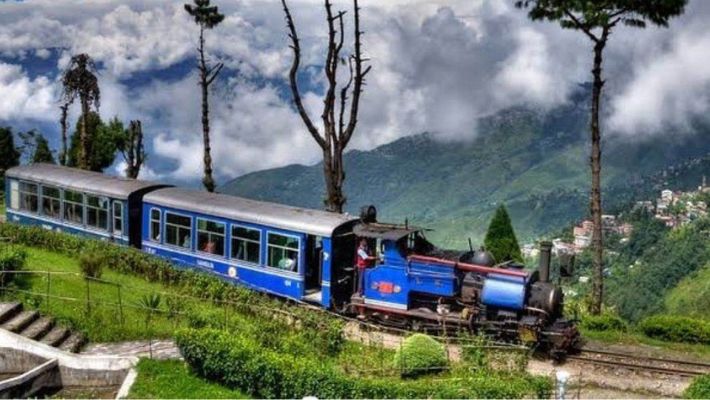 सिर्फ ₹400 में घूमिए हिल स्टेशन: जाइए शिमला, जम्मू-देहरादून, ये हैं सुपर ट्रेनें सिर्फ ₹400 में घूमिए हिल स्टेशन: जाइए शिमला, जम्मू-देहरादून, ये हैं सुपर ट्रेनें