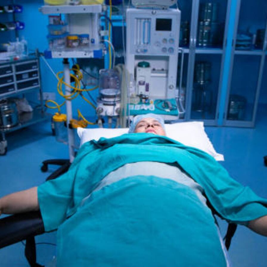 महिला के गले में फंसी जिंदा मछली, ऑपरेशन की नौबत... फिर जो हुआ हैरान करेगा
