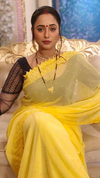 పసుపు రంగు చీర
