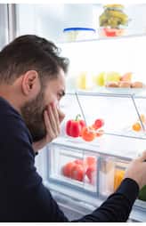 These are 7 reasons why the fridge smells bad