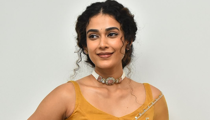 `షష్టిపూర్తి`తో తెలుగు ఆడియెన్స్ ముందుకు ఆకాంక్ష సింగ్ `షష్టిపూర్తి`తో తెలుగు ఆడియెన్స్ ముందుకు ఆకాంక్ష సింగ్