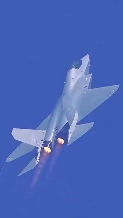 PL-15E క్షిపణితో J-35A