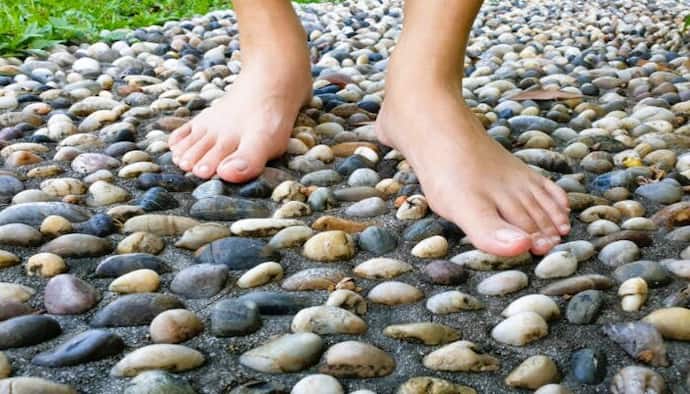 कंकड़ों पर चलने के स्वास्थ्य लाभ
