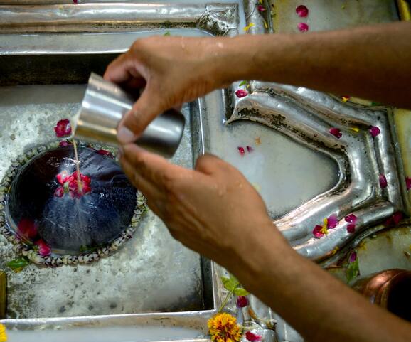 100-year-old Shiv temple in Pakistan's Sindh faces encroachment by land mafia (WATCH)