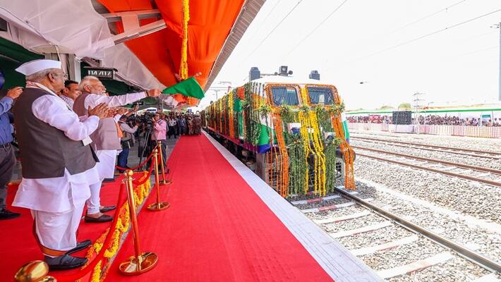 PM Modi flags off the Bikaner-Mumbai Express train