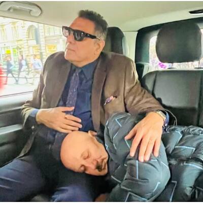 Anupam Kher naps on Boman Irani's lap; 'Dunki' actor shares fun photo