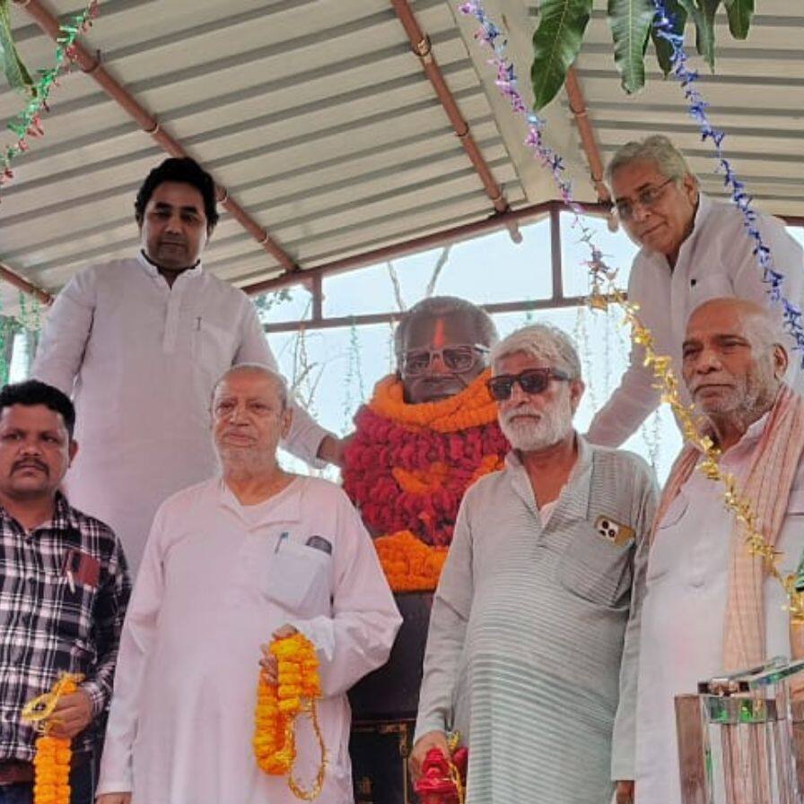 आदिवासियों की समस्याओं को संसद में निरंतर उठाएंगे: डॉ लोहिया की प्रतिमा के अनावरण अवसर पर दहाड़े रघु ठाकुर