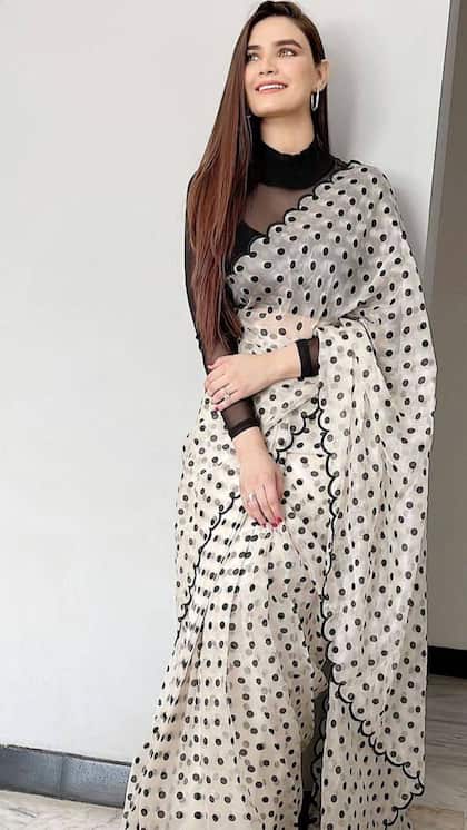 పోల్కా డాట్ చీర