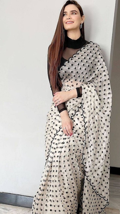 పోల్కా డాట్ చీర