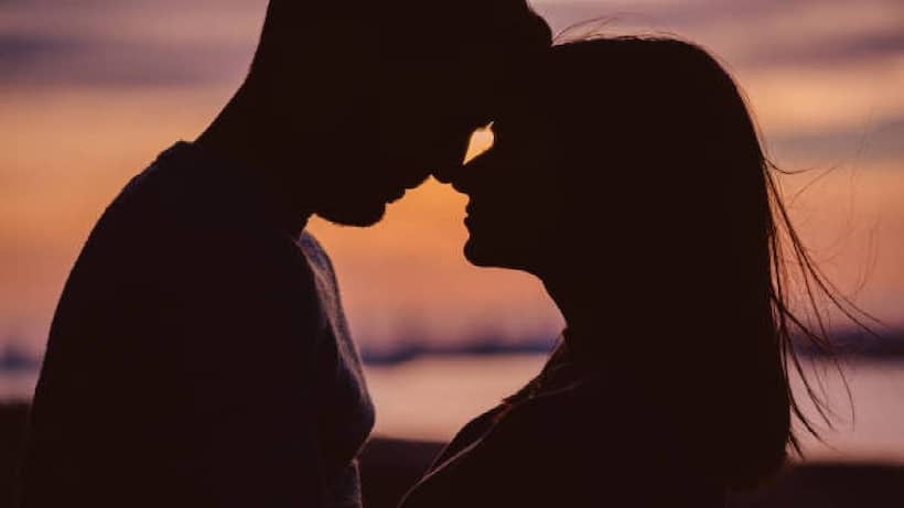kissing