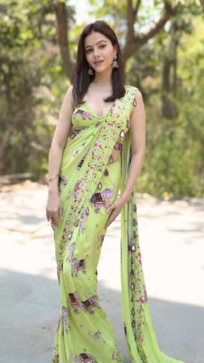 సారీ విత్ స్టైలిష్ బ్లౌజ్