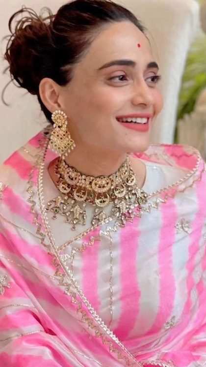 Wear a Short Neckline Blouse