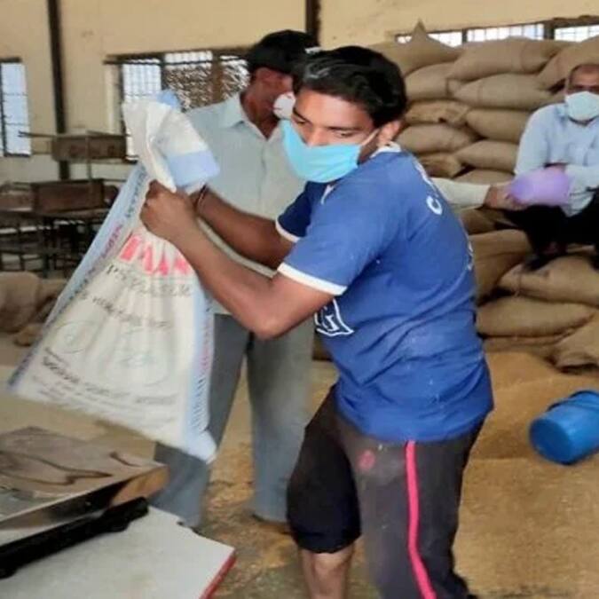 Andhra Pradesh: ఏపీలో వారికి గుడ్‌ న్యూస్‌..ఇంటికి ఐదు రోజుల ముందే రేషన్‌ డోర్ డెలివరీ!
