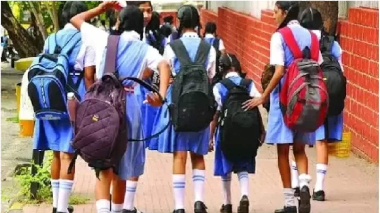 കനത്തമഴ തുടരുന്നു: സ്കൂൾ തുറക്കുന്നത് നീട്ടി വെക്കണം, സർക്കാരിനോട് ആവശ്യവുമായി അസോസിയേഷൻ