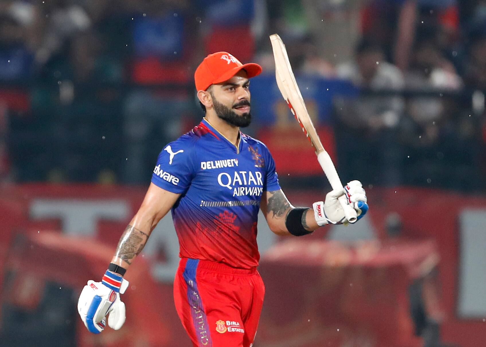 'अंखियों से गोली मारे' गाने पर विराट कोहली का Govinda स्टाइल में डांस वायरल, IPL 2025 Qualifier से पहले फैंस हुए फिदा