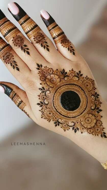 Simple Back Hand Mehndi