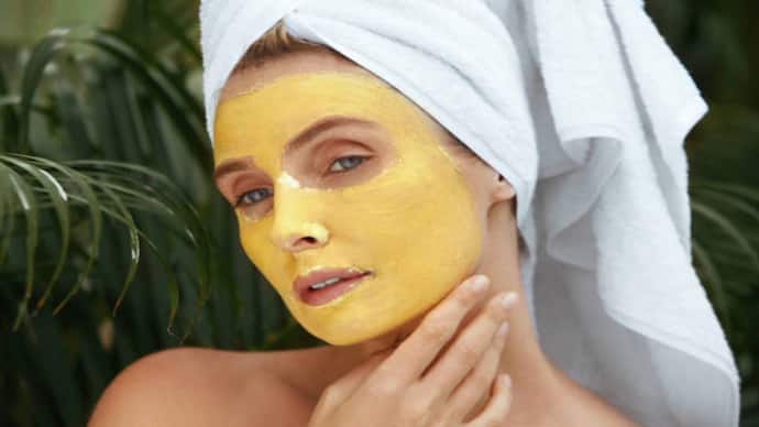 Gram Flour and Rosewater Face Pack: