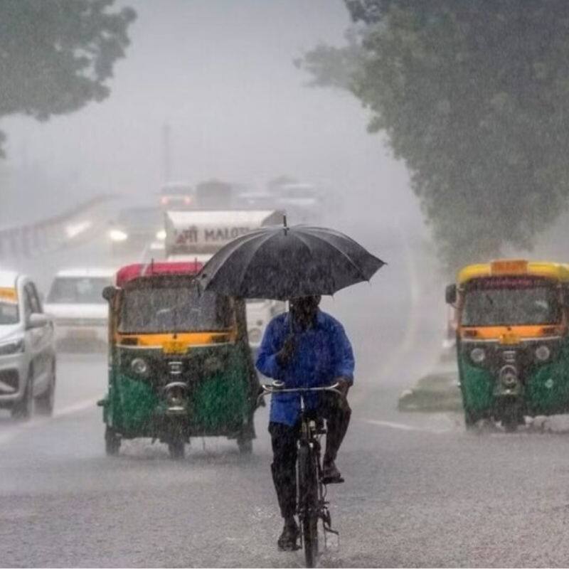 दिल्ली-यूपी समेत इन राज्यों में तेज हवा के साथ भारी बारिश की आशंका, केरल में रेड अलर्ट जारी, देखें IMD का अपडेट