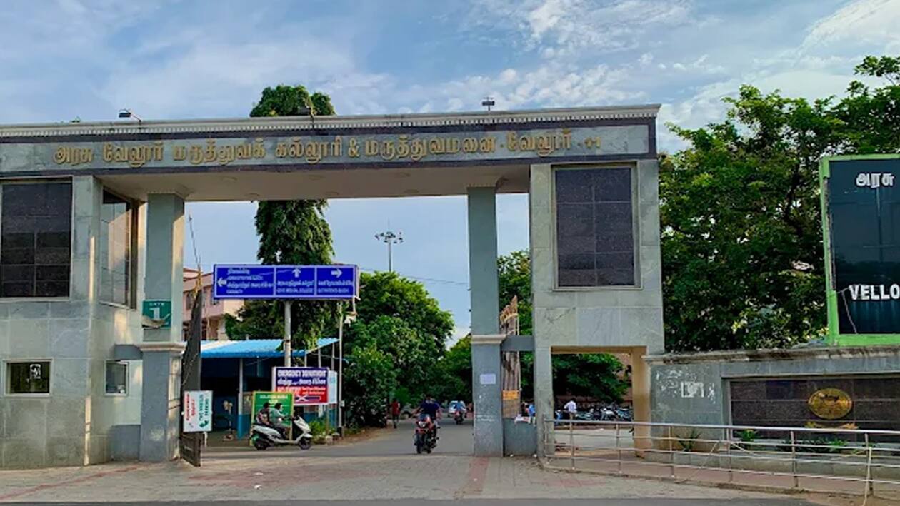 வேலூரில் அதிர்ச்சி!  பிறந்த 6 நாளான குழந்தையின் கட்டைவிரலை வெட்டிய செவிலியர்! நடந்தது என்ன?