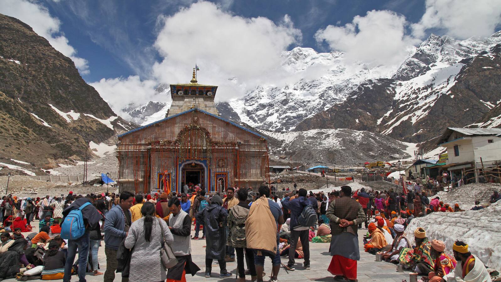 kedarnath helicopter crashes: కేదార్నాథ్ హెలికాప్టర్ ప్రమాదం.. చిన్నారి సహా ఏడుగురు మృతి