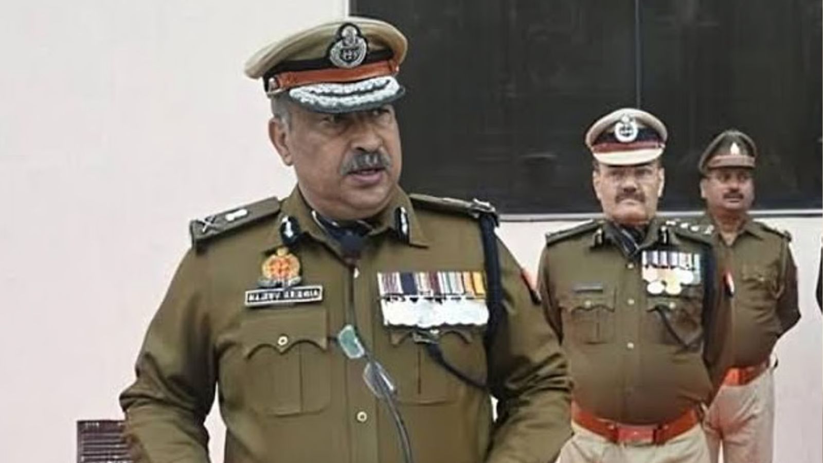 IPS राजीव कृष्ण ही क्यों योगी की पहली पसंद? जिन्हें बनाया UP का DGP IPS राजीव कृष्ण ही क्यों योगी की पहली पसंद? जिन्हें बनाया UP का DGP