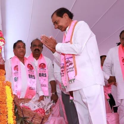 KCR : కొడుకు, కూతురు ఇద్దరికీ కాదు... మరొకరికి కేసీఆర్ బిఆర్ఎస్ పగ్గాలు అప్పగిస్తారా? సంకేతాలివేనా?
