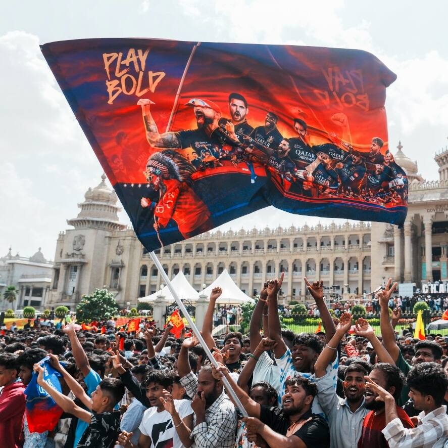 RCB Stampede:  తొక్కిసలాట భయం.. బెంగుళూరు మెట్రో స్టేషన్లు మూత