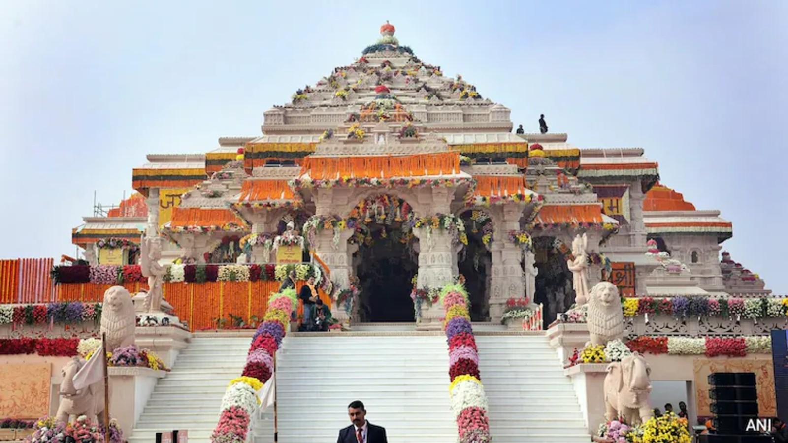 ऐतिहासिक दिन अयोध्या में - राम दरबार की प्रतिष्ठा ऐतिहासिक दिन अयोध्या में - राम दरबार की प्रतिष्ठा