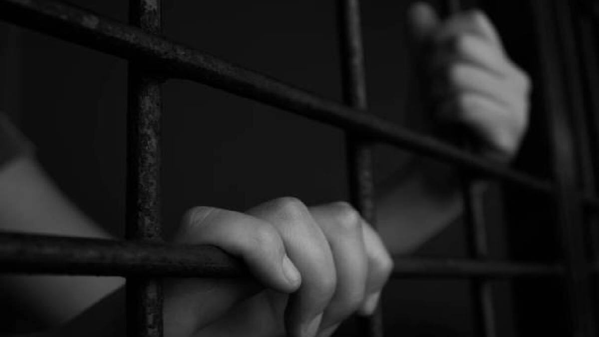 women in jail
