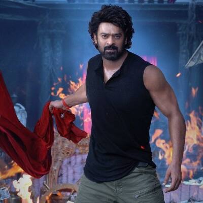 ప్రభాస్ 'రాజా సాబ్' టీజర్ వచ్చేసింది..రెబల్ స్టార్ కామెడీ టైమింగ్ చూశారా, మైండ్ బ్లోయింగ్ విజువల్స్