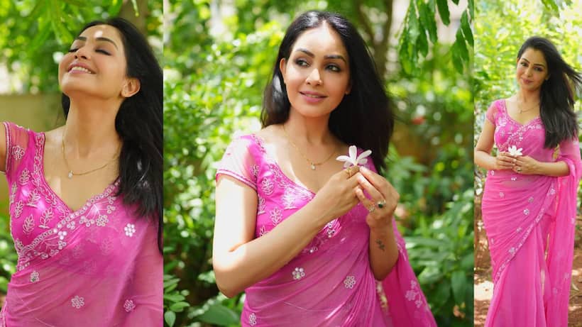 shubhangi Atre latest blouse design 