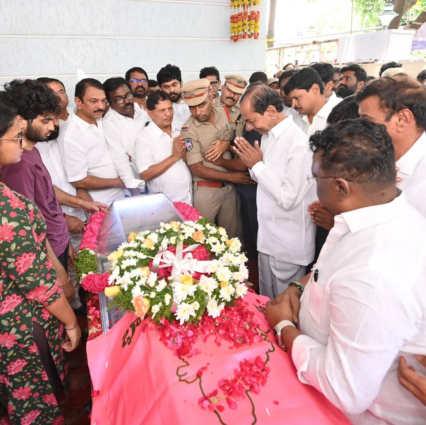 Maganti Gopinath: మాగంటి గోపీనాథ్‌ కు నివాళులు అర్పిస్తూ కంటతడి పెట్టుకున్న కేసీఆర్
