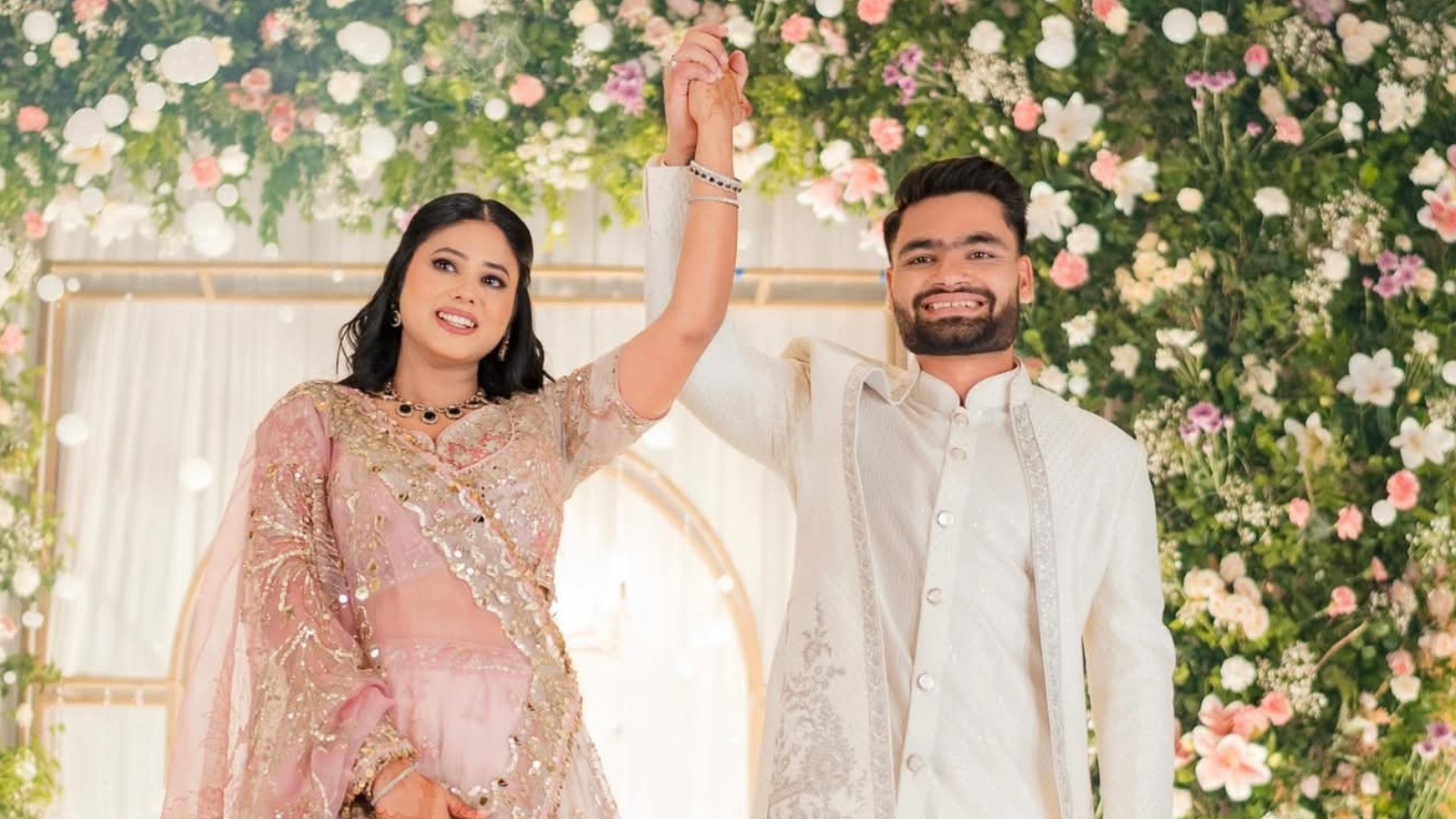 क्रिकेटर रिंकू सिंह और सांसद प्रिया सरोज की सगाई क्रिकेटर रिंकू सिंह और सांसद प्रिया सरोज की सगाई