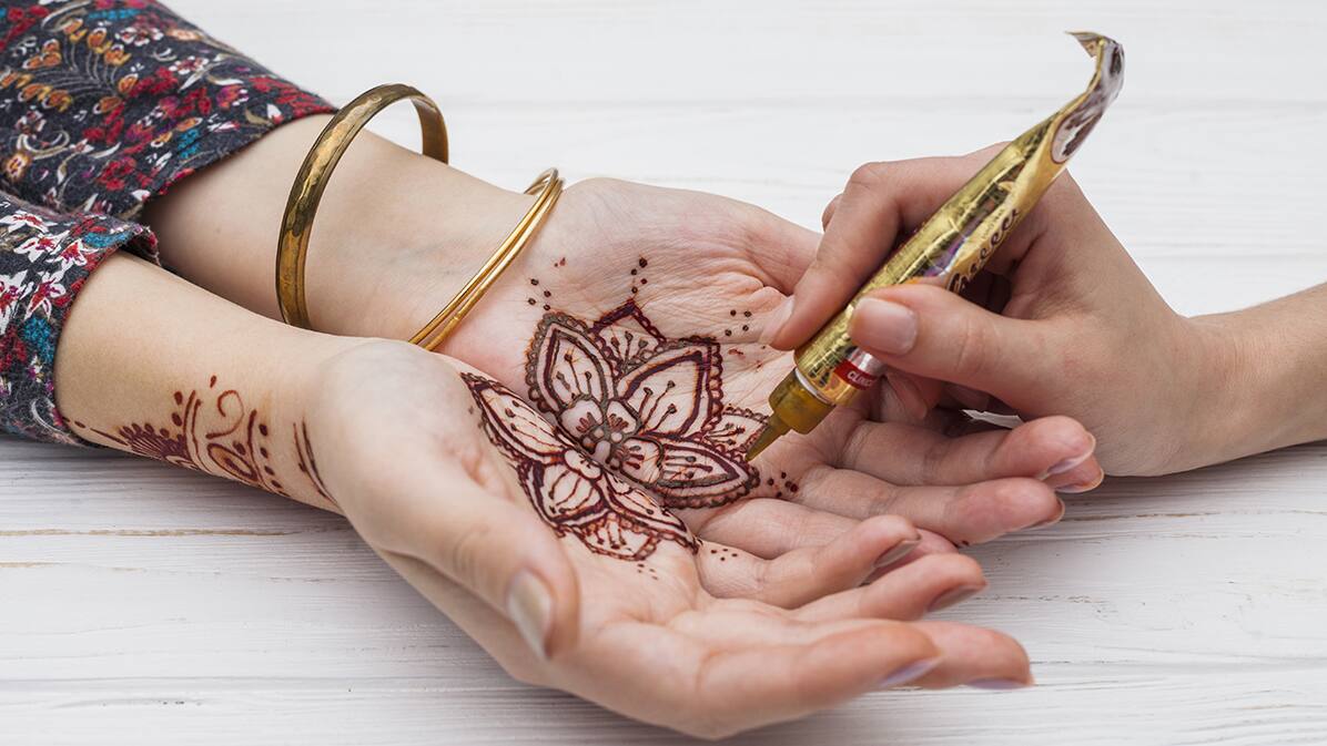 How to make henna with tea leaves