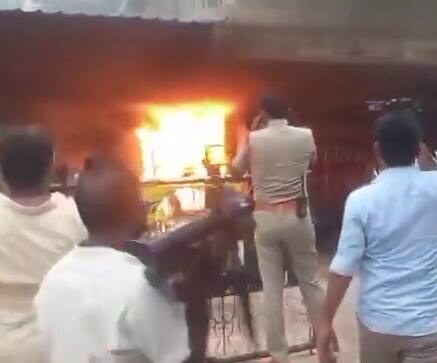 Sakshi office: సాక్షి ఆఫీసుకు నిప్పు