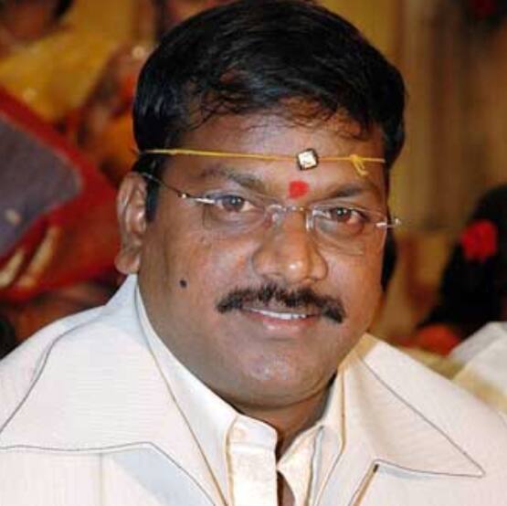 దర్శకుడు ఏఎస్‌ రవికుమార్‌ చౌదరి జీవితంలో వివాదాలు, ఫ్యామిలీ వివరాలు.. ఒంటరిగా ఎందుకు ఉంటున్నాడు?