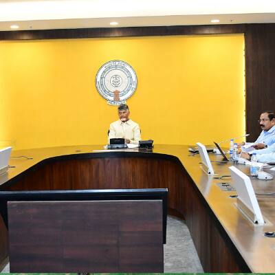 Thalliki Vandanam - తల్లికి వందనం డబ్బులు రూ.15 వేలు కాదు..13 వేలే..ఆ రెండు వేలు కోత ఎందుకంటే!