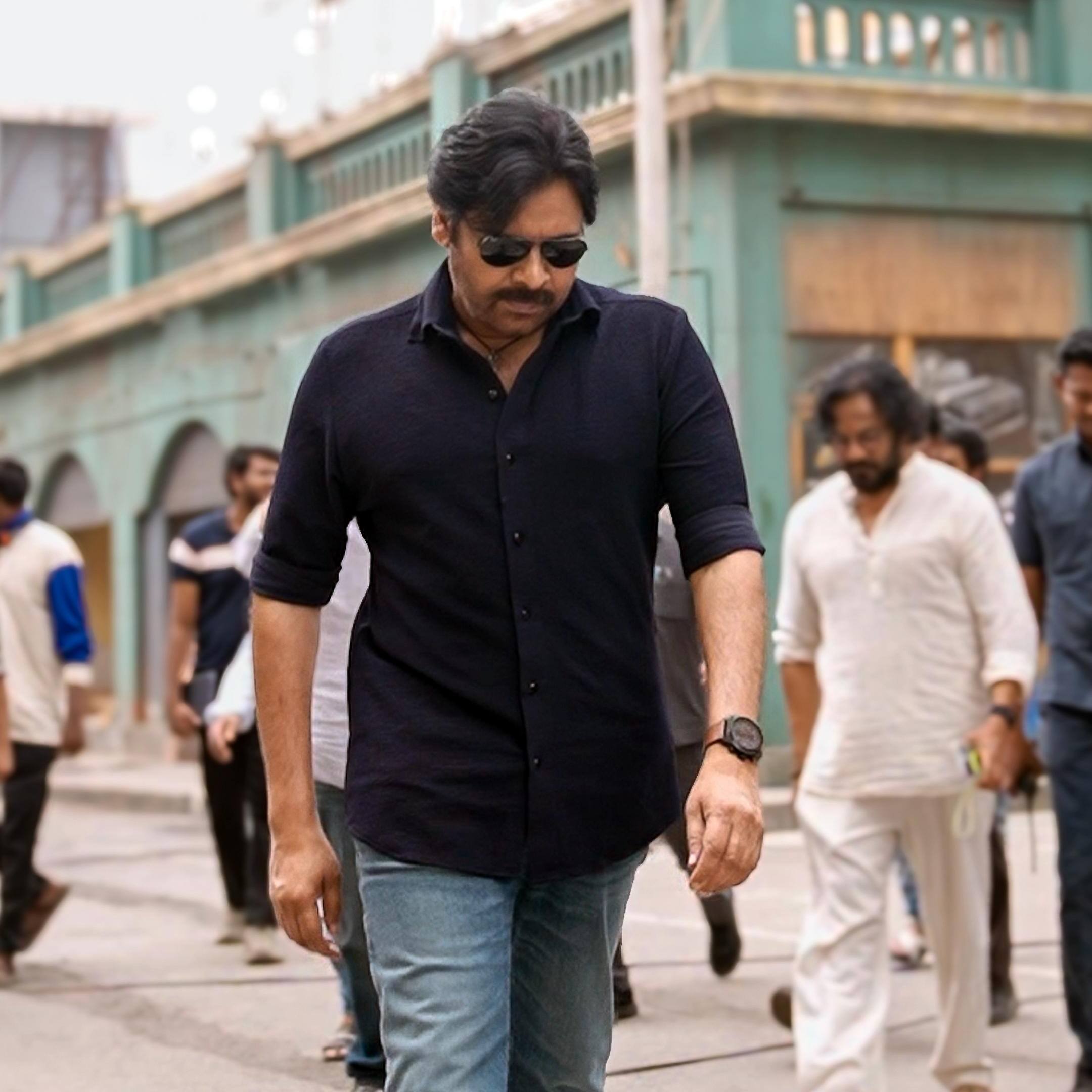 ఉస్తాద్ సెట్లోకి పవన్ కళ్యాణ్ పవర్ ఫుల్ ఎంట్రీ, ఇక ఫ్యాన్స్ కు పూనకాలే