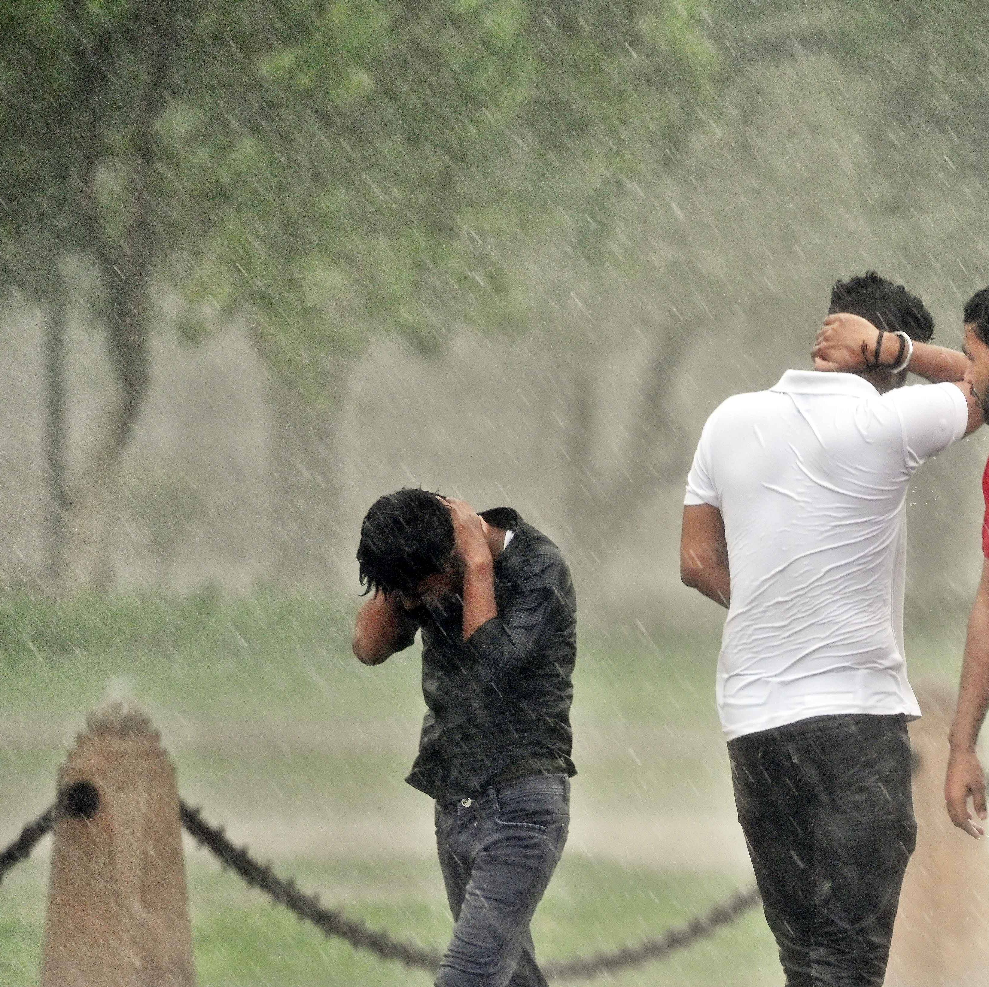 Telugu States Rain Alert : తెలుగు ప్రజలారా.. ఏ పనులున్నా ఇప్పుడే చేసుకొండి, సాయంత్రం కుదరకపోవచ్చు