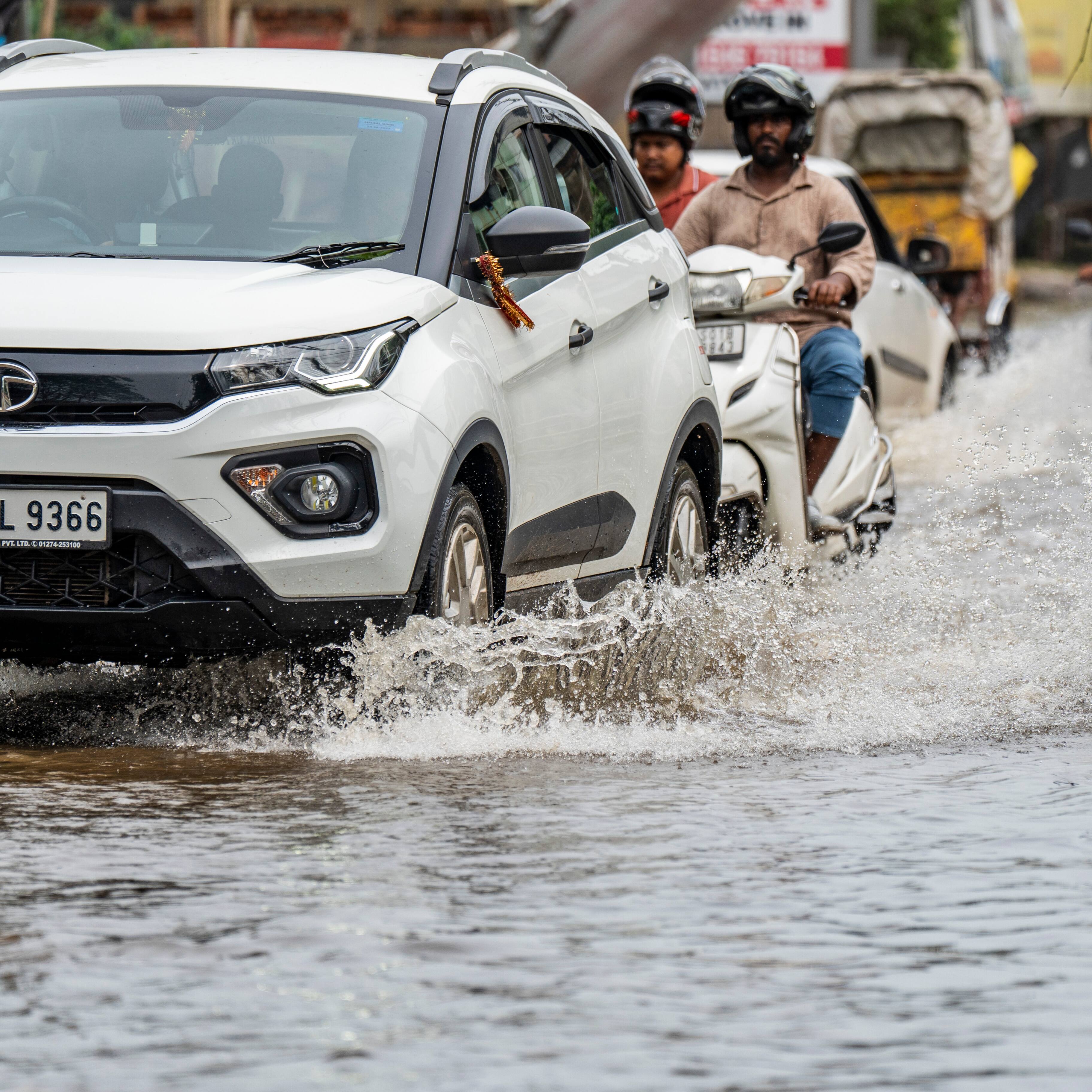 Hyderabad లో క్లౌడ్ బరస్ట్ .. కేవలం గంటసేపట్లోనే ఎంత వర్షం కురిసిందో తెలుసా?