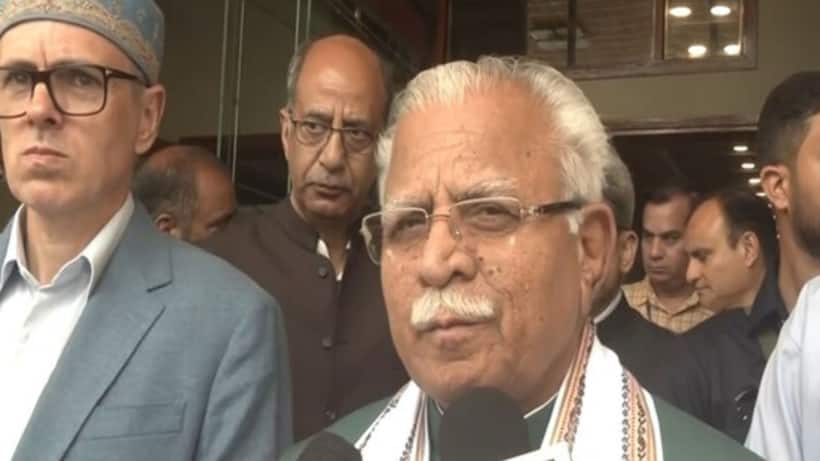 Union Minister Manohar Lal Khattar with Jammu and Kashmir CM Omar Abdullah while speaking to reporters in Srinagar (Photo: ANI)