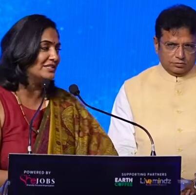 శ్రీలీల కోసం మంత్రి ప్రసంగాన్ని ఆపేసిన యాంకర్, ఇదేం పిచ్చి పని అంటూ ట్రోలింగ్