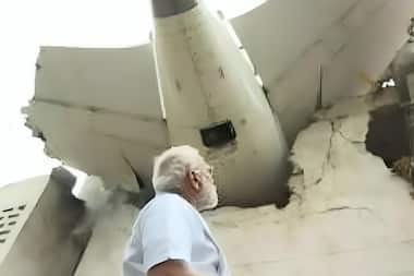 Ahmedabad Plane Crash: सिविल अस्पताल में घायलों से Pm मोदी ने की मुलाकात,  हादसे में 265 लोगों की गई है जान | Pm Modi Visit Air India Crash Site In  Ahmedabad Review