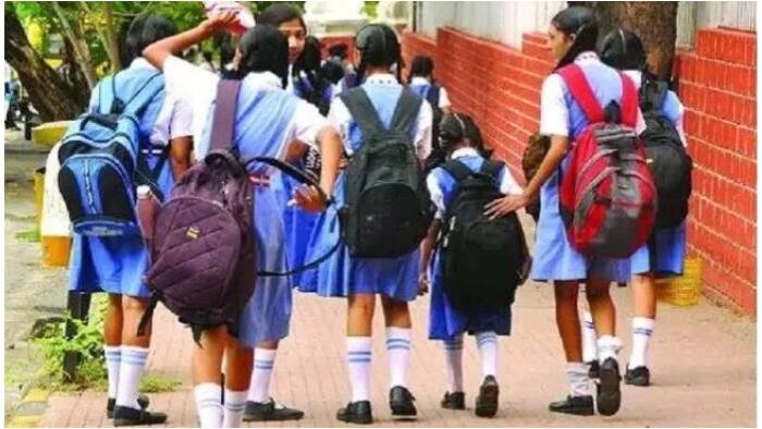 SCHOOL STUDENTS 