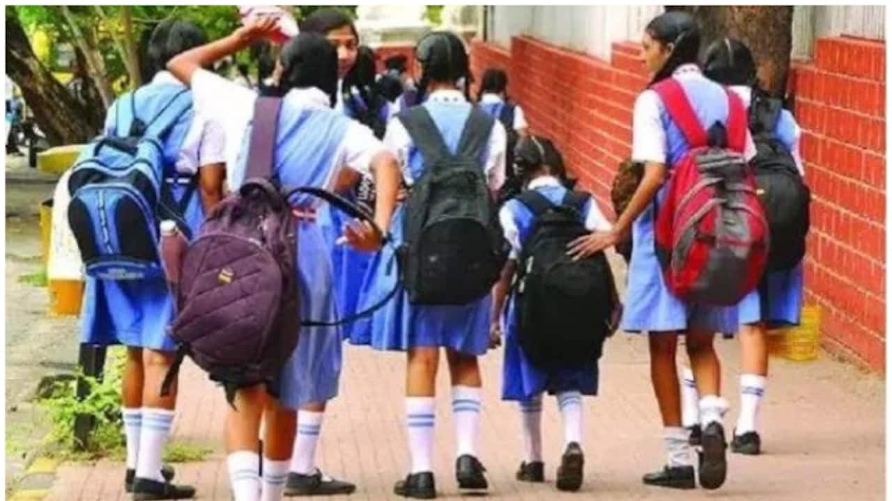 SCHOOL STUDENTS 