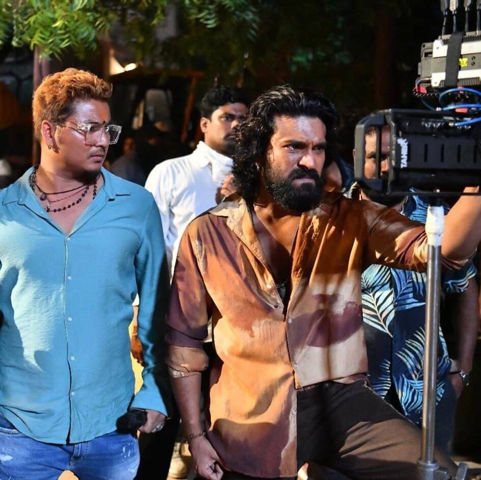 ట్రైన్ లో రామ్ చరణ్ ఊర మాస్ ఫైట్, ఇండియన్ సినిమా చరిత్రలోనే నెవర్ బిఫోర్ యాక్షన్ ఎపిసోడ్